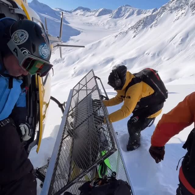 Another sunny powder day, making 7 in a row for these lucky folks! Looks like more on tap for new crew starting tomorrow too!